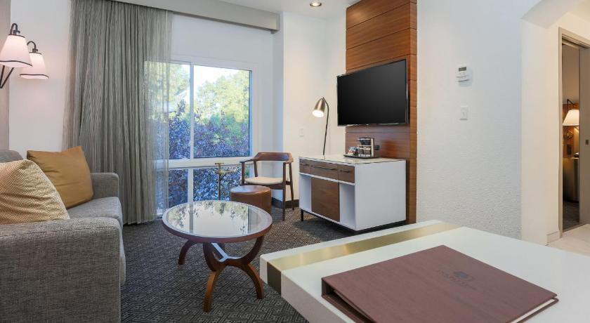 DoubleTree Suites by Hilton Hotel Sacramento - Rancho Cordova