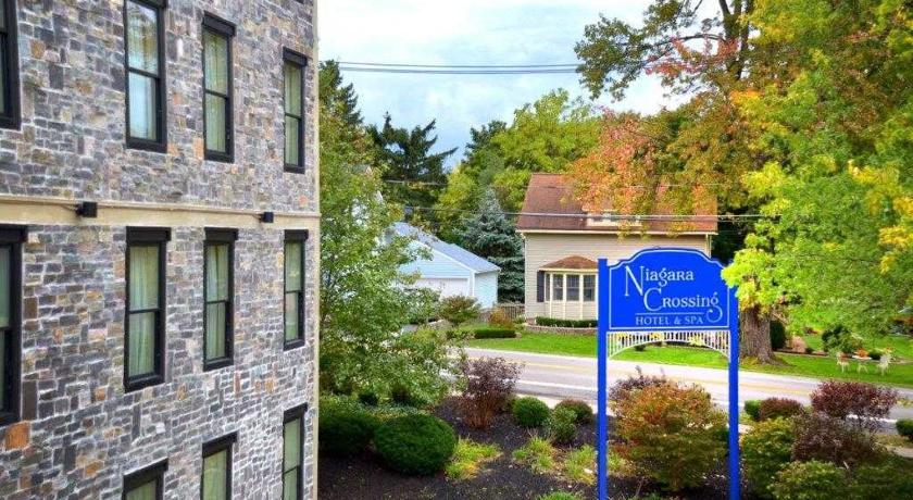 Niagara Crossing Hotel & SPA