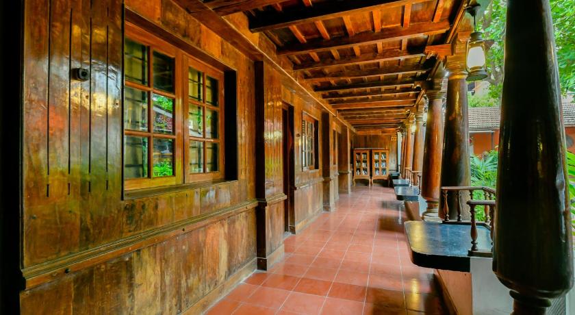 Lobby, Hotel Rossitta Wood Castle in Kochi