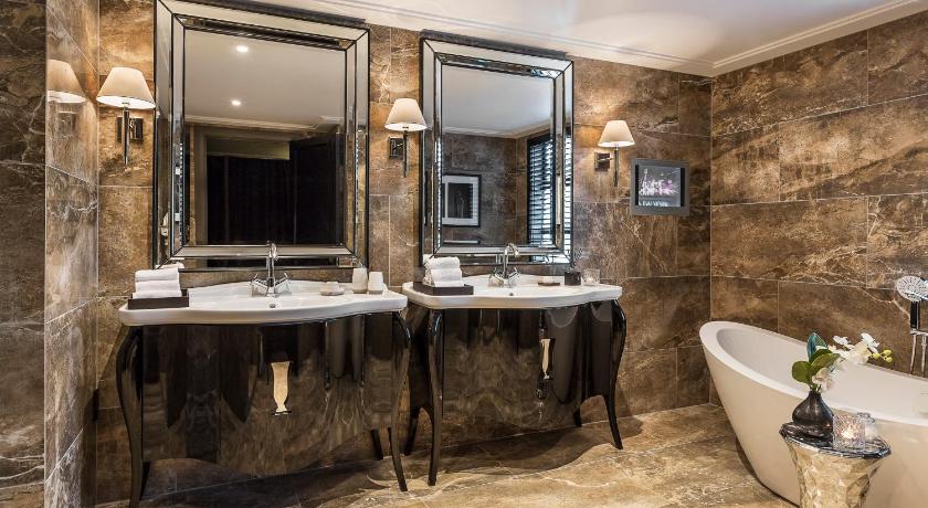 Image of PENTHOUSE No 10, 1 King Bed, Lake View, Private Theater & Outdoor Hot Tub 2