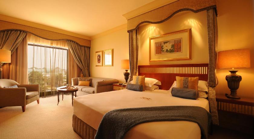 Image of Club Deluxe King Room 1