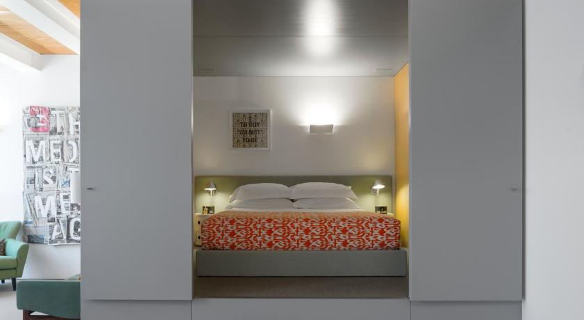 Image of One-Bedroom Apartment with City View 13