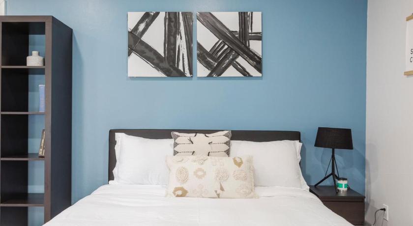 Spacious Guest Studio with Private Entry photo