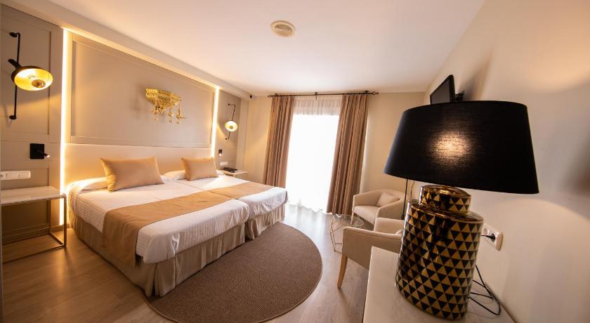 Hotel Casablanca — Hotel in Almunecar