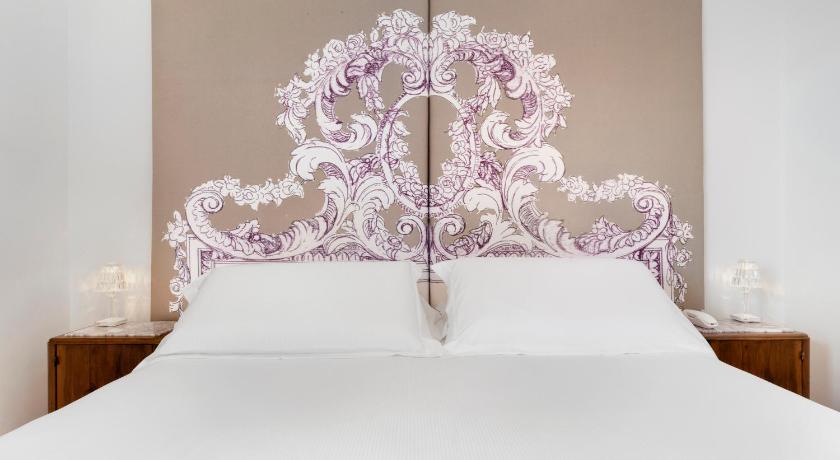 Image of Deluxe Double Room 11
