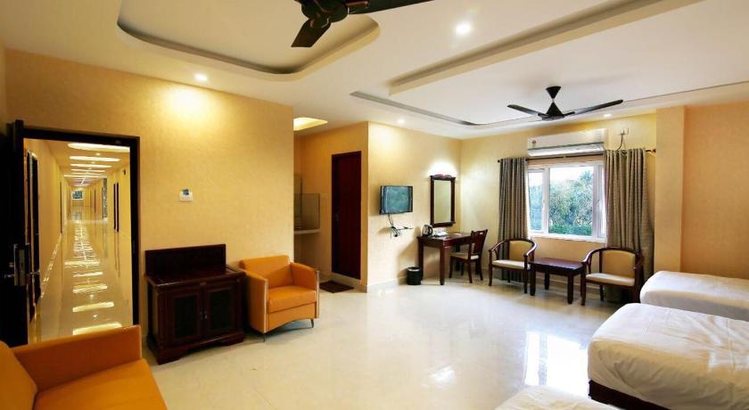RB GRAND RESIDENCY — Hotel in Kuvattur