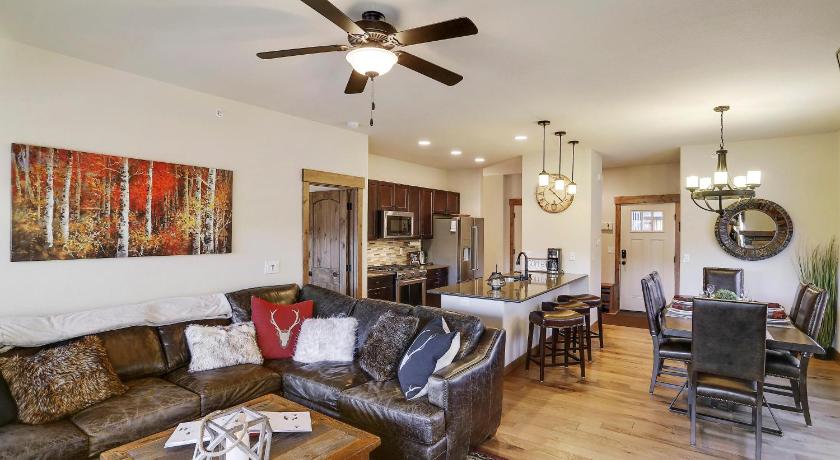 Luxury Chalet #106 With Hot Tub &amp; Great Views - 500 Dollars Of FREE Activities &amp; Equipment Rentals D — Hotel in Winter Park (CO)