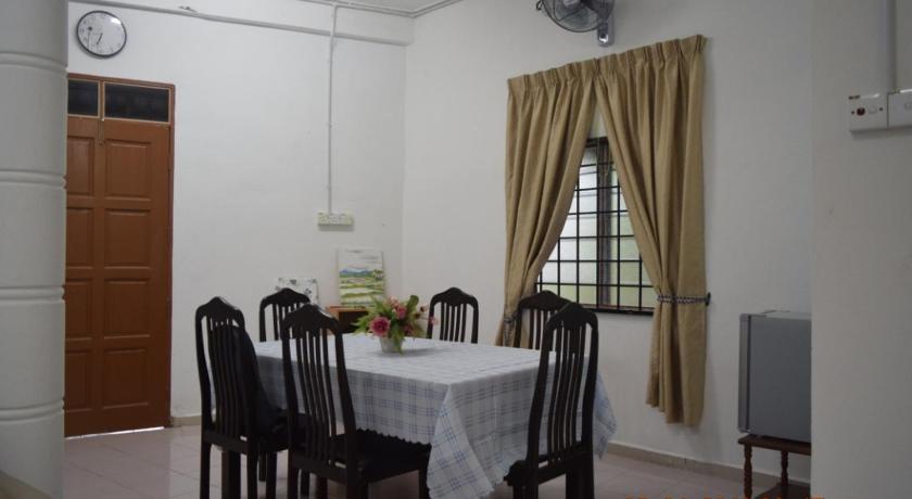 RILEK-RILEK HOMESTAY photo