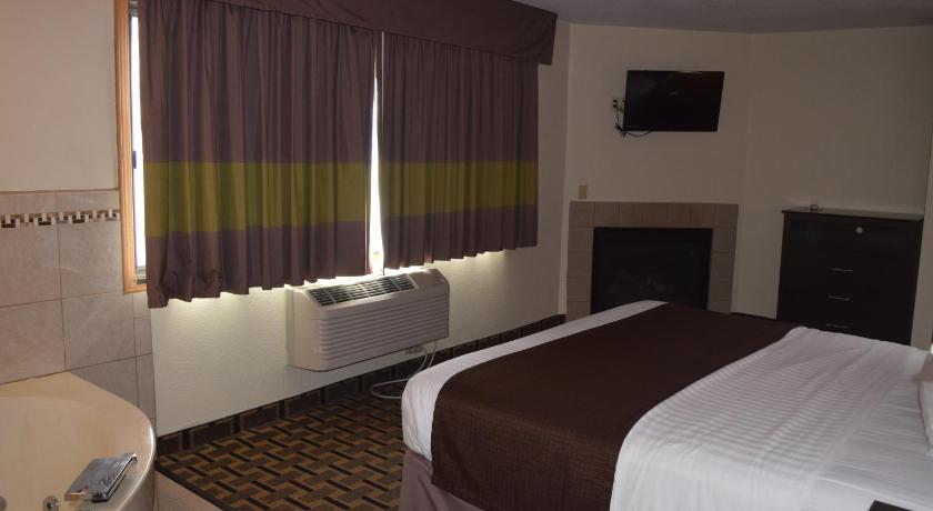 AmericInn by Wyndham West Burlington