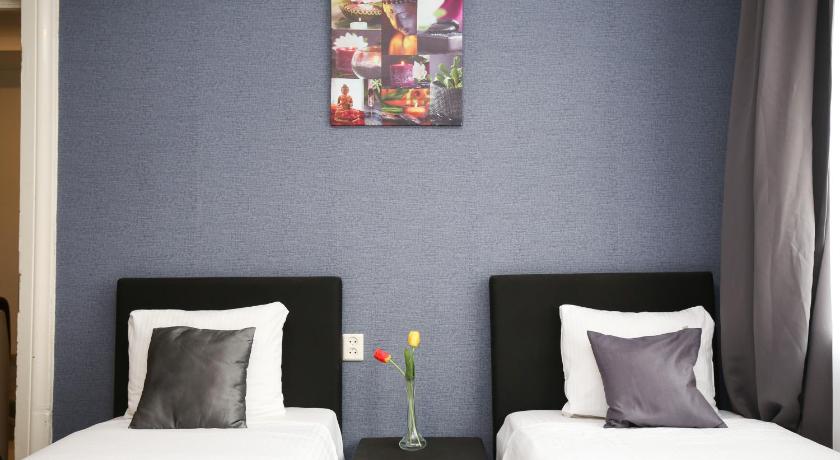 Image of Twin Room with Private Bathroom 3