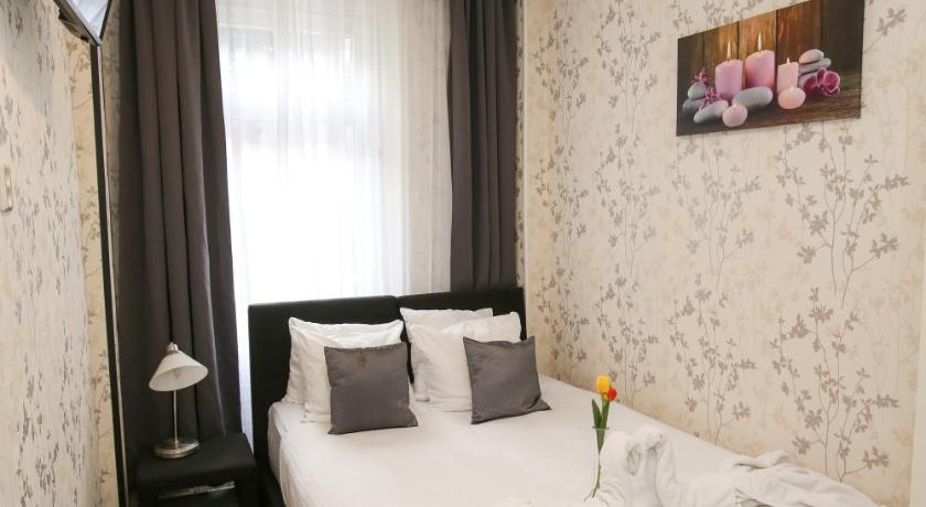 Image of Economy Small Double or Twin Room with Shared Bathroom 1