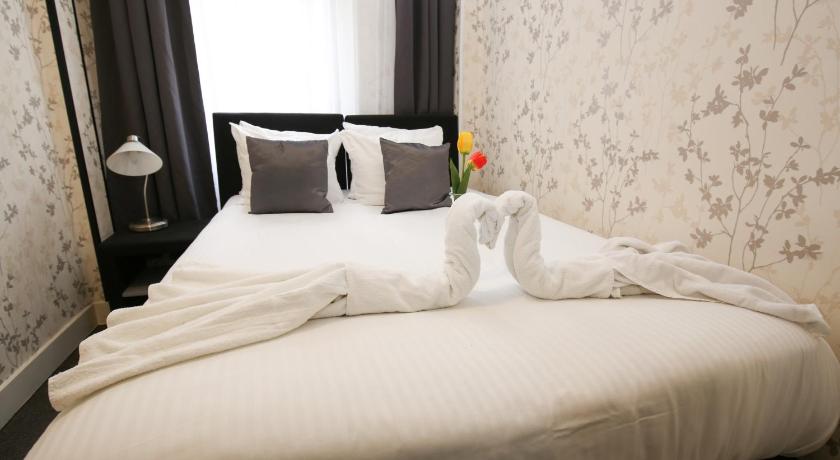 Image of Economy Small Double or Twin Room with Shared Bathroom 2