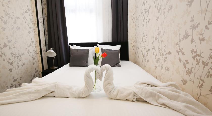 Image of Twin Room with Private Bathroom 1
