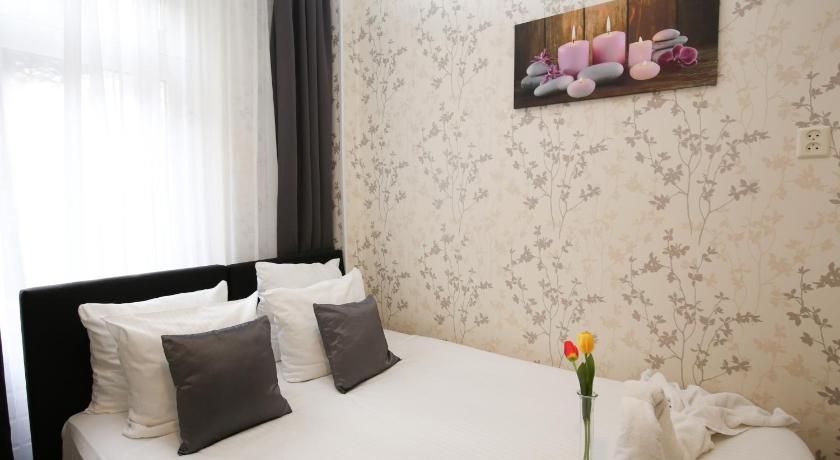 Image of Small Double Room with Private Bathroom 3
