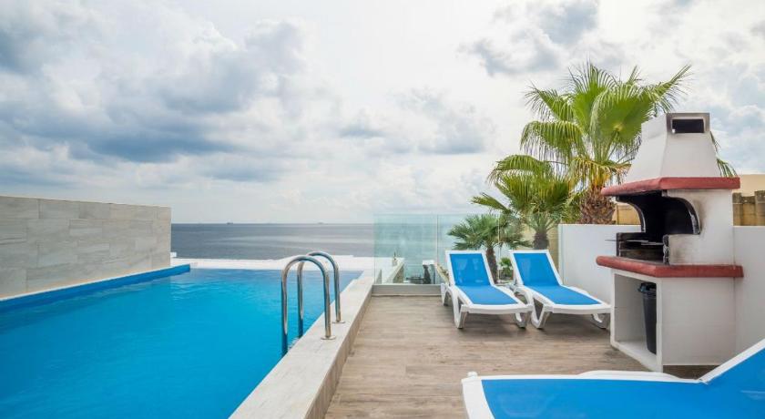 The Sea-Bank Villa Apartments photo