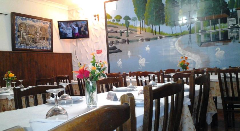 ラセド・デ・カヴァレイロス Hotel Azibo e Restaurante 2つ星 ホテル プール