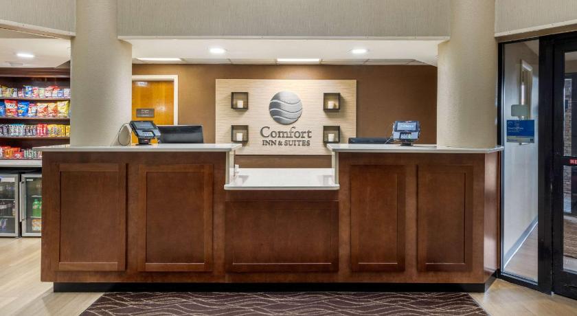 Comfort Inn & Suites Hamilton Place photo
