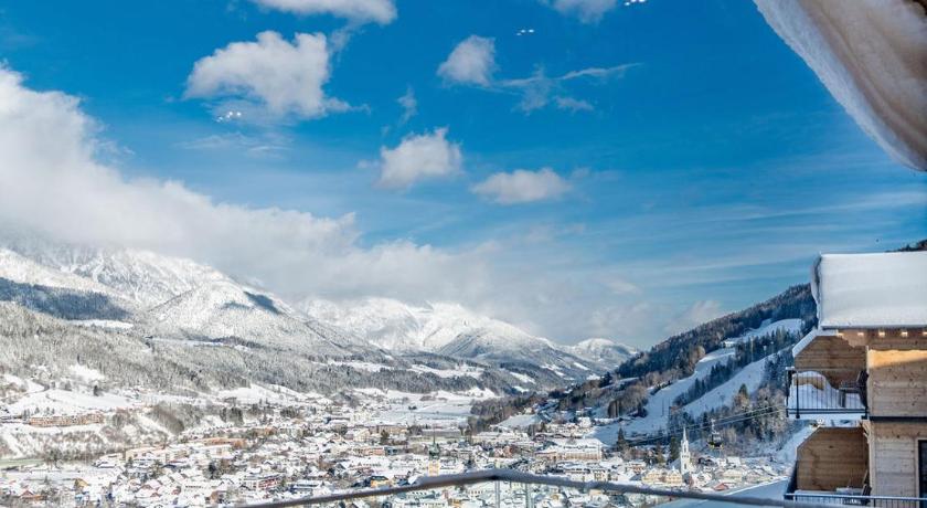 Image of Deluxe Penthouse with Balcony and Panoramic View 17