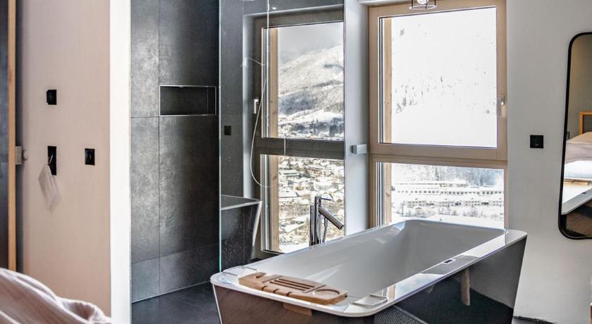 Image of Deluxe Penthouse with Balcony and Panoramic View 7