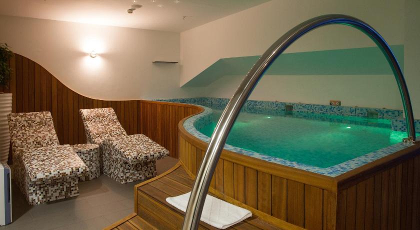 Hotel Aurel photo