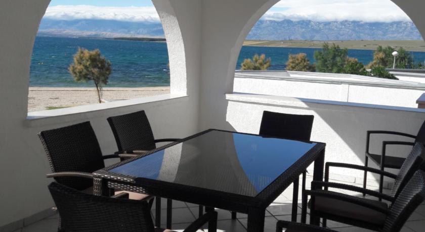 Vila Prestiz — Hotel in Vir