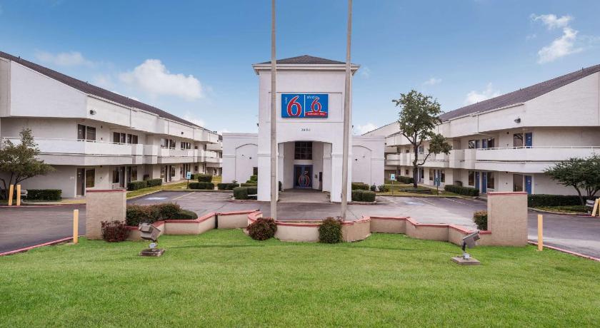 Motel 6-Irving, TX - Irving DFW Airport East