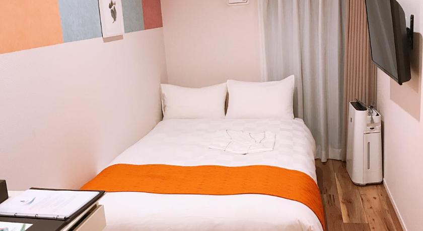 Image of Semi Double Room - Non-Smoking 0