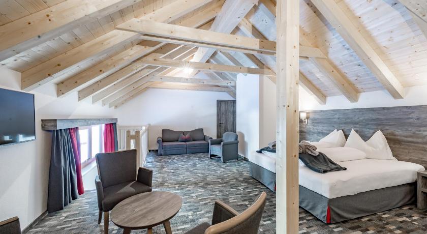 Image of Suite with Balcony 4
