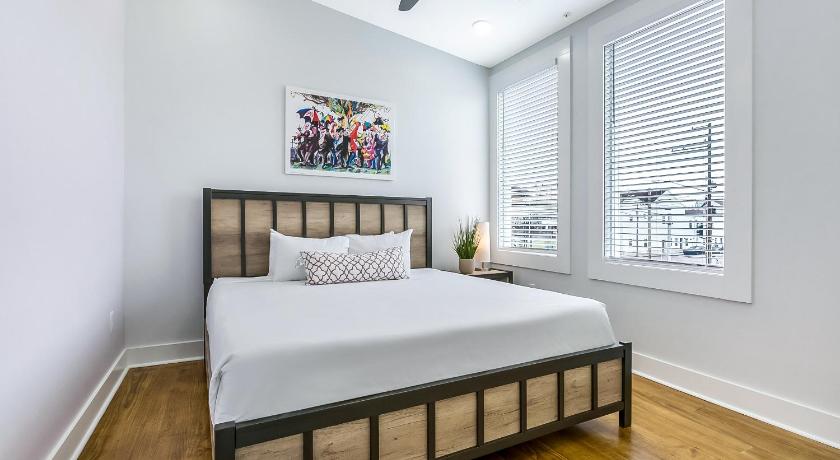 4BR Condo with Luxury Amenities photo