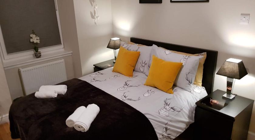 Smart &amp; Cozy Holiday Apartment in the city centre — Hotel in Inverness