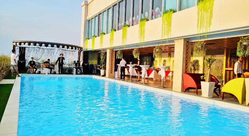 Holiday One Hotel - image 23
