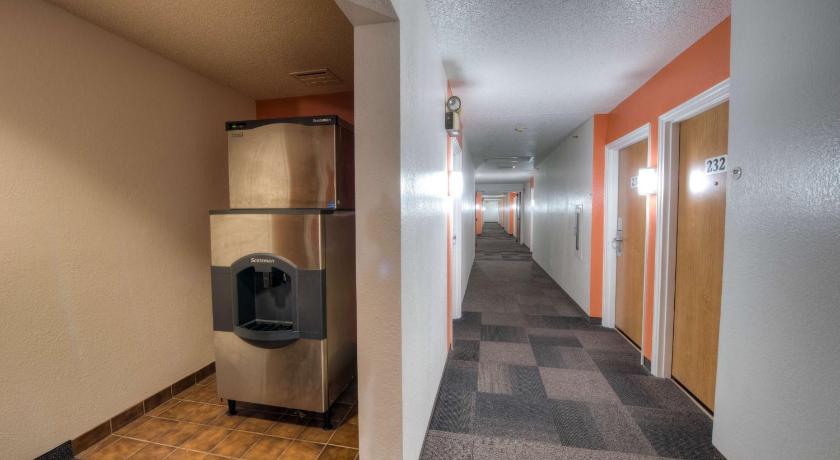 Motel 6-Branford, CT - New Haven