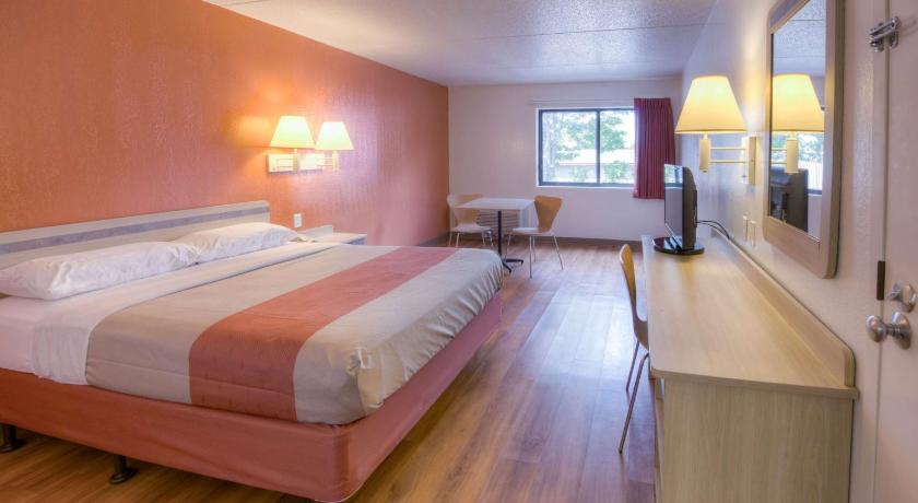 Motel 6-Branford, CT - New Haven