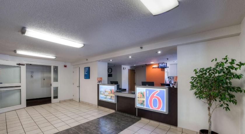 Motel 6-Branford, CT - New Haven