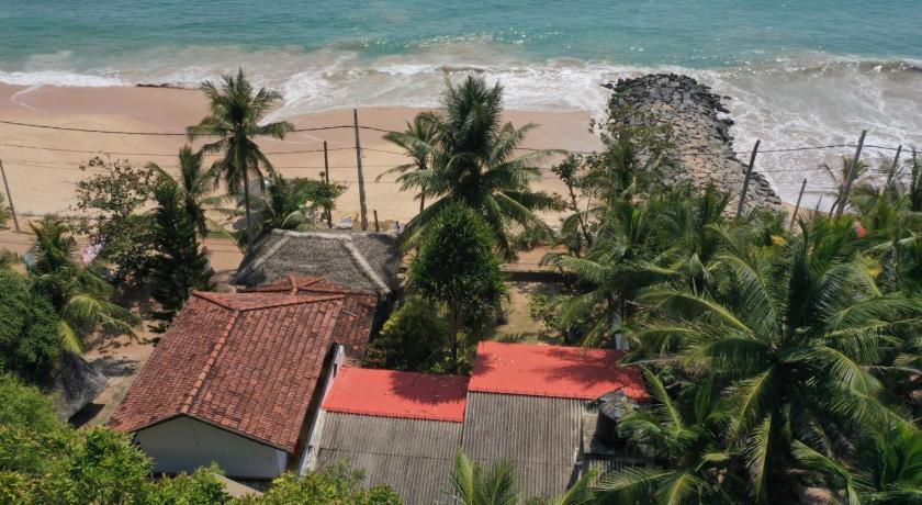 Sunchaser Beach Hotel — Hotel in Tangalle