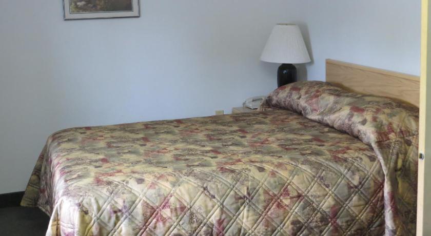 Lazy J Motel photo