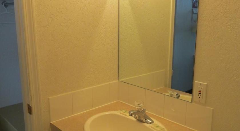 Lazy J Motel photo
