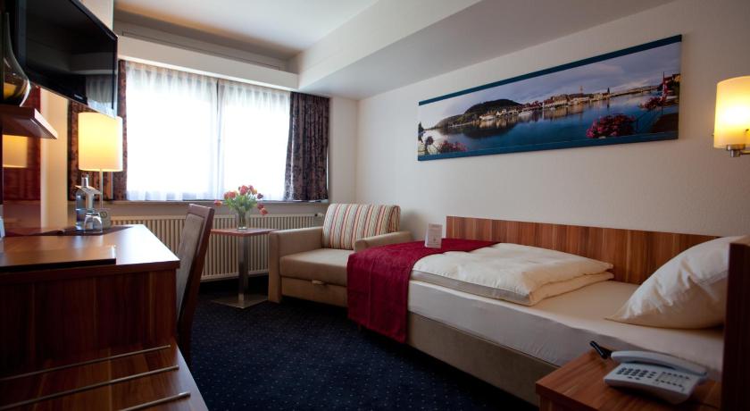 Hotel Knaus am Hafen photo