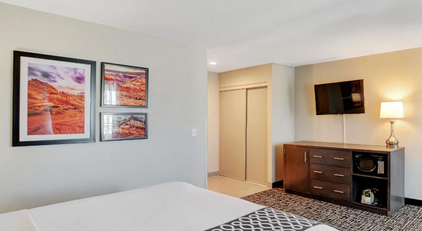 La Quinta Inn & Suites by Wyndham Las Vegas Nellis