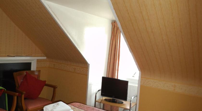 Image of Basic Double Room with Shared Bathroom 0