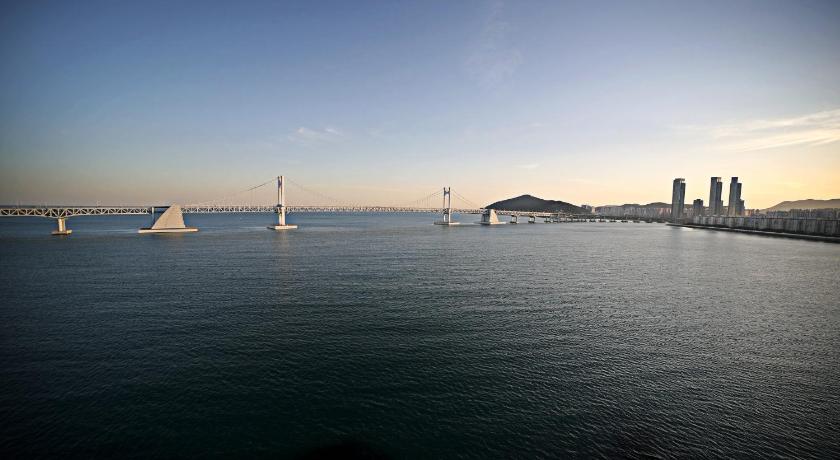 プサン Best Louis Hamilton Hotel GwangAn 3つ星 ホテル プール