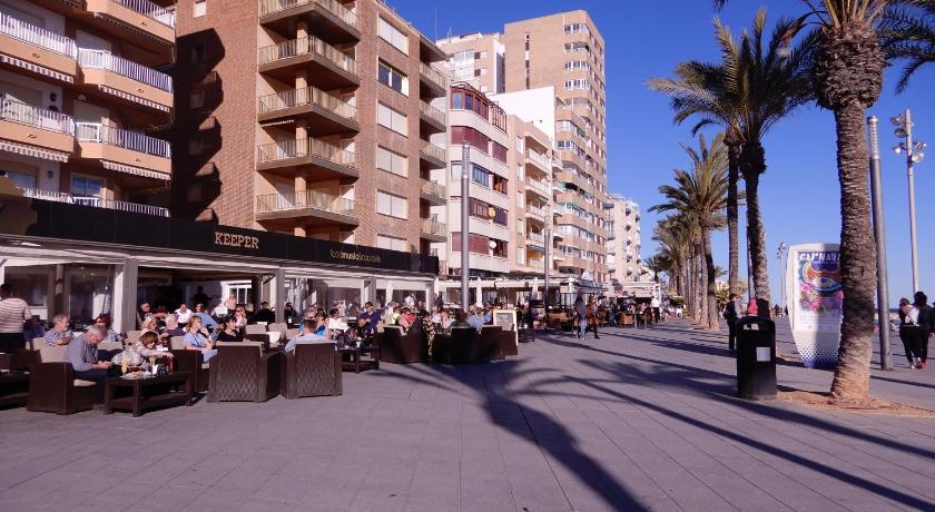 Edificio 1º linea de playa, en paseo maritimo de Torrevieja, Alicante, Costa Blanca photo
