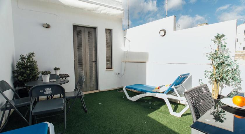 Plaza del Buen Suceso ( Wifi, terraza, Parking ) — Hotel in Seville