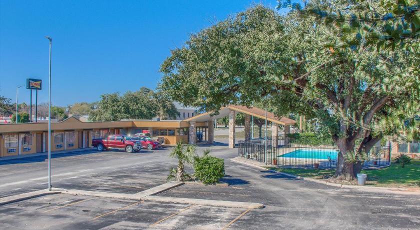 Americas Best Value Inn Uvalde