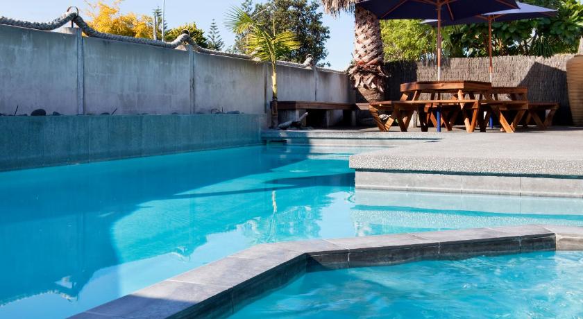 Beach House Motel photo