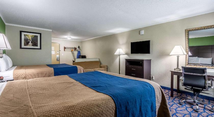 Rodeway Inn & Suites