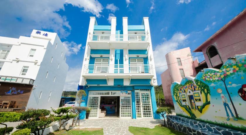 a large building with a blue sky, Love Jane B&B in Kenting
