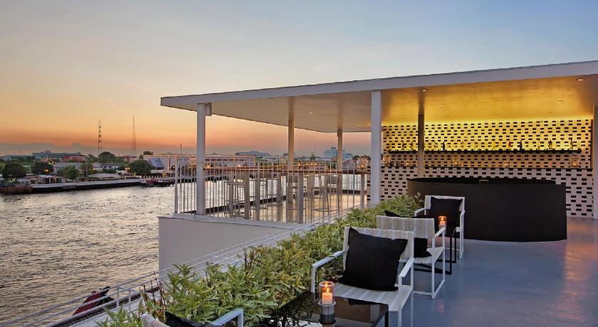 a balcony overlooking a beach with a view of the ocean, sala rattanakosin Bangkok in Bangkok
