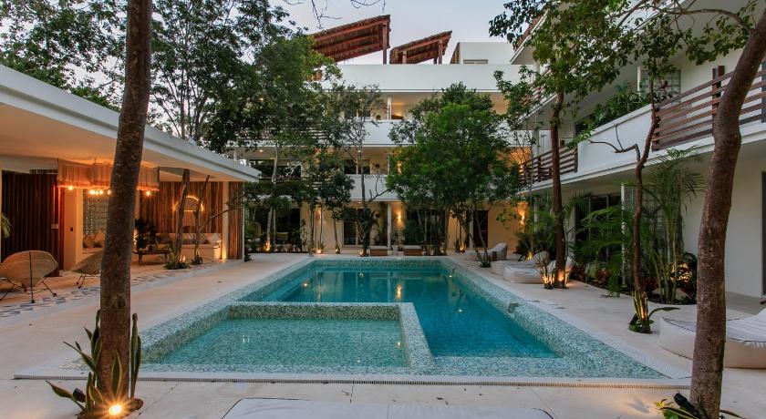 Charming Nature-Inspired Condos with Sultry Surroundings by Stella Rentals photo