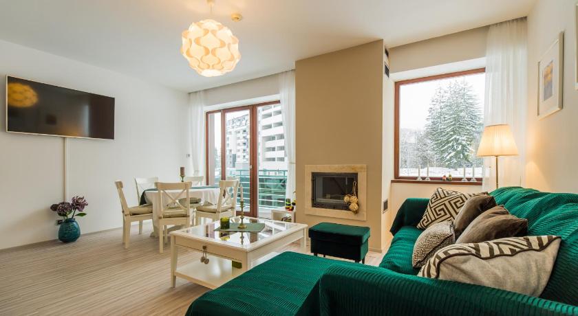 Charming 2-Bedroom, Silver Mountain, A Building